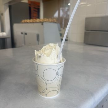 Jarling's Custard Cup - Cookie dough snowstorm - Ice Cream & Frozen Yogurt Near Me - Champaign, Illinois Jarling's Custard Cup - Cookie dough snowstorm - Ice Cream & Frozen Yogurt Near Me - Champaign, Illinois
