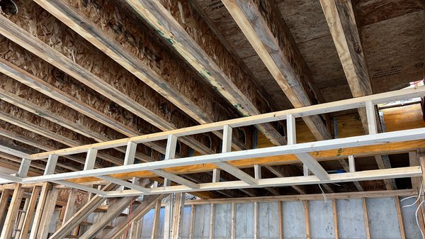 Royal Roof & Renovations Logo