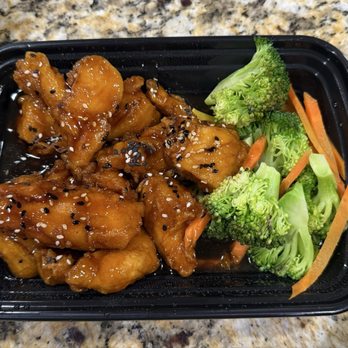 Som-Tum Thai - Sesame chicken - Thai Near Me - Murfreesboro, Tennessee
