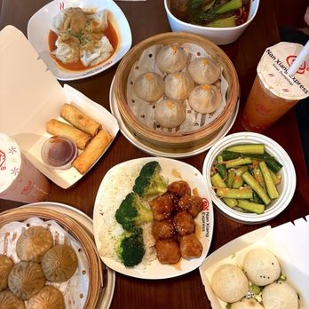 Nan Xiang Express - Spread - Shanghainese Near Me - Brooklyn, New York Nan Xiang Express - Spread - Shanghainese Near Me - Brooklyn, New York
