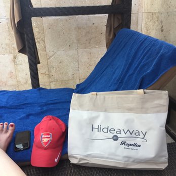 Bar Hideaway - Relaxing by the pool - Hideaway - Cocktail Bars Near Me - Cancún, ROO
