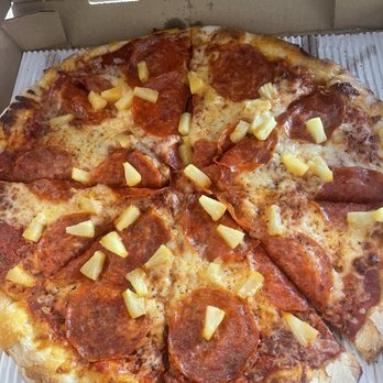 Manizza's Pizza - Pepperoni and pineapple- Large excellent and did not take like the pineapple were the core of the fruit. - Pizza Near Me - Las Vegas, Nevada Manizza's Pizza - Pepperoni and pineapple- Large excellent and did not take like the pineapple were the core of the fruit. - Pizza Near Me - Las Vegas, Nevada