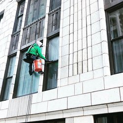 Heart of America Window Cleaning - High rise window cleaning in down town kansas city high rise.