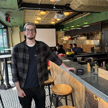Eli's Night Shift - Cafes Near Me - New York, New York
