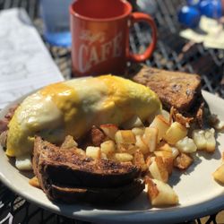 Leif's Cafe - Meat Lovers Omelette.