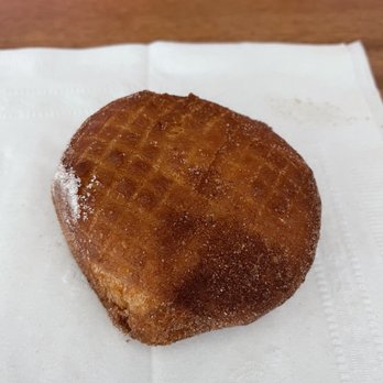 Leonard's Bakery - Cinnamon malasada - Bakeries Near Me - Honolulu, Hawaii
