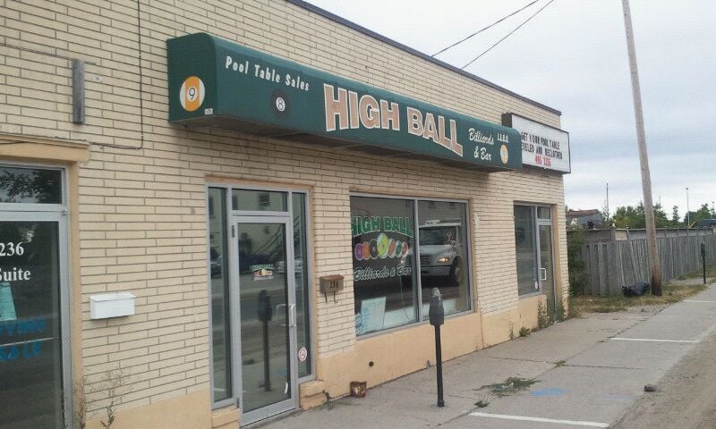 Highball Billiards & Bar Logo