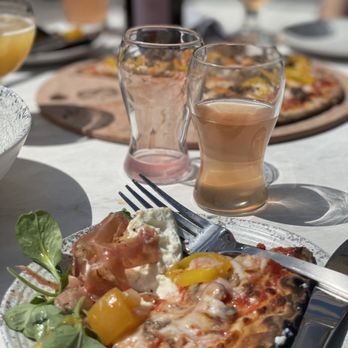 Bear Cave Brewing - Hard seltzer, pizza and a bit of the burrata - Brewpubs Near Me - Hopkins, Minnesota Bear Cave Brewing - Hard seltzer, pizza and a bit of the burrata - Brewpubs Near Me - Hopkins, Minnesota