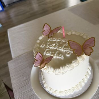 Kats And Lemons - Cake with butterfly decorations - Desserts Near Me Kats And Lemons - Cake with butterfly decorations - Desserts Near Me
