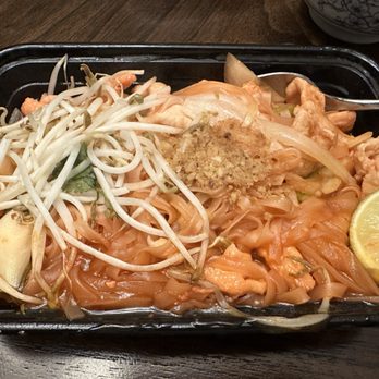 Green Tea - Chicken Pad Thai - Sushi Bars Near Me - Dacula, Georgia