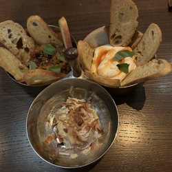 Perch Bistro & Bar - 3 dip appetizer