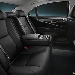 Covenant Car Service - Enjoy airport transportation in our Extended Length vehicles  we offer you the ultimate leg space !