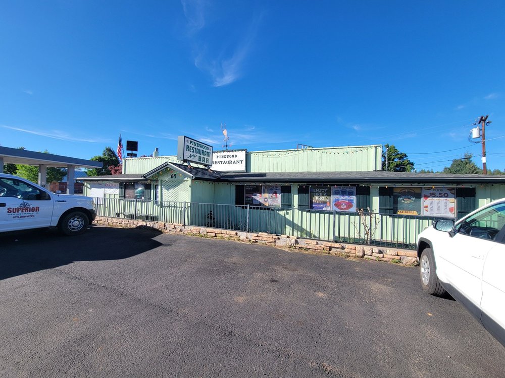 Pinewood Bar & Grill