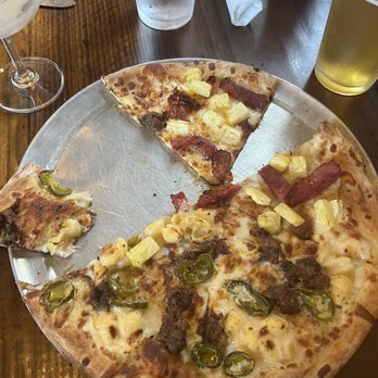 Brickyard Hollow Brewing - Half and half pizza - Sandwiches Near Me - Ogunquit, Maine