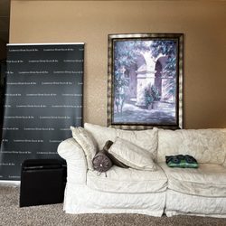The Lodge at Giants Ridge - spa waiting area sofa
