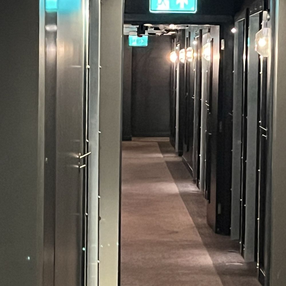 The Hoxton, Holborn - Dark and claustrophobic hallways. - Hotels Near Me - London, XGL The Hoxton, Holborn - Dark and claustrophobic hallways. - Hotels Near Me - London, XGL