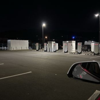 Tesla Supercharger - EV Charging Stations Near Me - Lebec, California