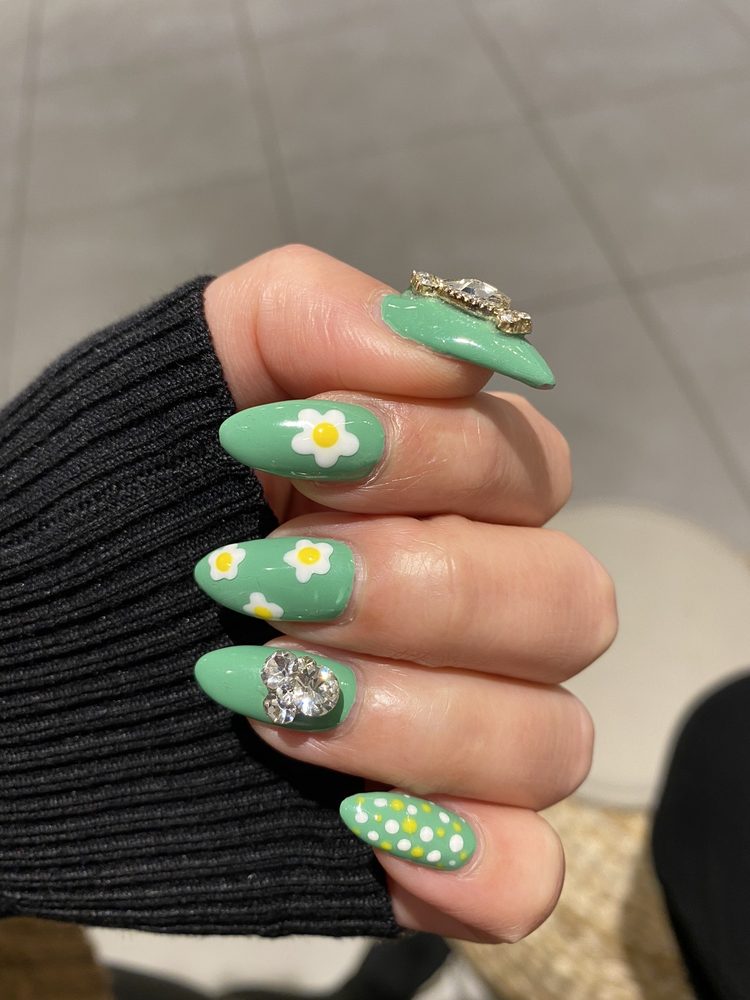 [ p H 7 ] Nails & Sugaring Logo