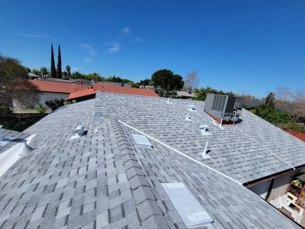 Slide of Gomez Diaz Roofing