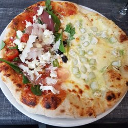 Bottega del Pizzaiolo - Une pizza moitié moitié : raviole fromagère  et speck