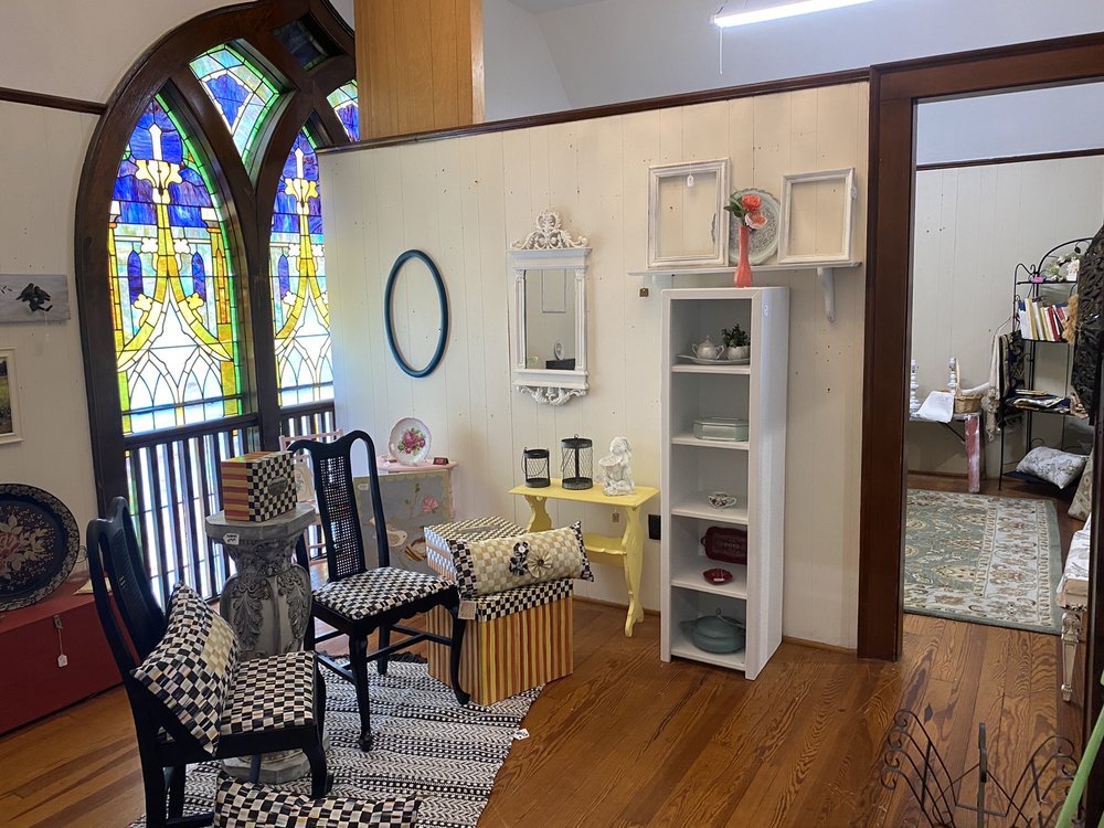 RUMMAGE HEAVEN Updated May 2024 14 Photos 3165 Amber Rd