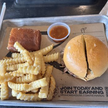 4 Rivers Smokehouse - Sandwich and Fries - Barbeque Near Me - Winter Garden, Florida 4 Rivers Smokehouse - Sandwich and Fries - Barbeque Near Me - Winter Garden, Florida