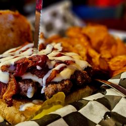 Dave & Ruby’s Oak Grove Tavern