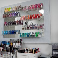 Brazilian Silhouette - Came and enjoy Nail time on a peaceful place just for you!