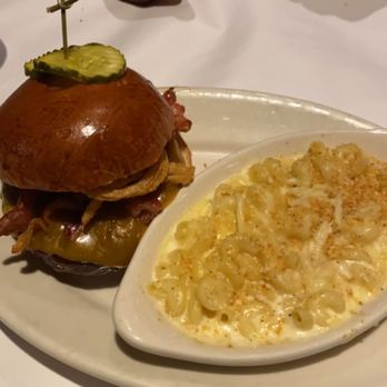 Weber Grill Restaurant - BBQ Bacon Burger - Barbeque Near Me - Chicago, Illinois