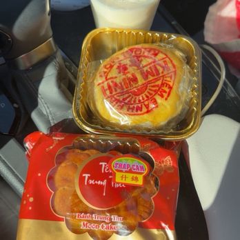 Kim Ninh Bakery - Banh pia yogurt and moon cake - Bakeries Near Me - Westminster, California