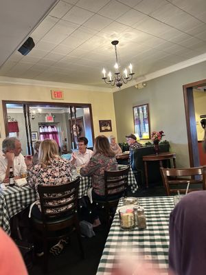 Ann & Tony's by null