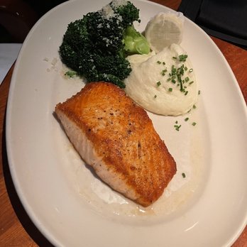 Houston's Restaurant - Scottish Salmon w Pomme Purée and Broccoli - New American Near Me - Atlanta, Georgia