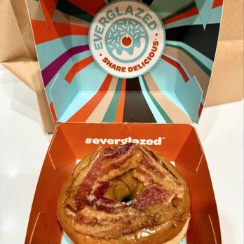 Everglazed Donuts & Cold Brew - Maple bacon donut - Donuts Near Me - Lake Buena Vista, Florida Everglazed Donuts & Cold Brew - Maple bacon donut - Donuts Near Me - Lake Buena Vista, Florida