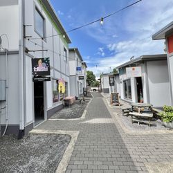 Shoppes on Fatherland - Path to the shops