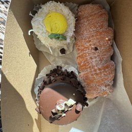 My husband liked the Tuxedo cake and I liked the cannoli filled donut.  Definitely 4 stars