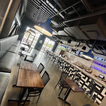 Back 9 Golf & Entertainment - Bar on first floor - Bars Near Me - Indianapolis, Indiana