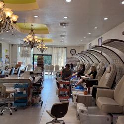 Delux Nails
