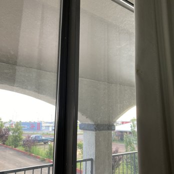 Quality Inn Show Low - no latches on windows - easy open inside or outside access. - Hotels Near Me - Show Low, Arizona