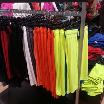DICK'S Sporting Goods - Gym shorts - Sports Wear Near Me - Stockton, California