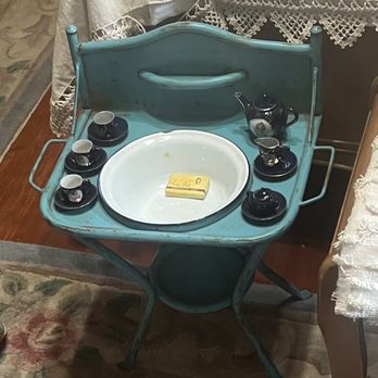 Bembridge House - Sink - Historical Tours Near Me - Long Beach, California