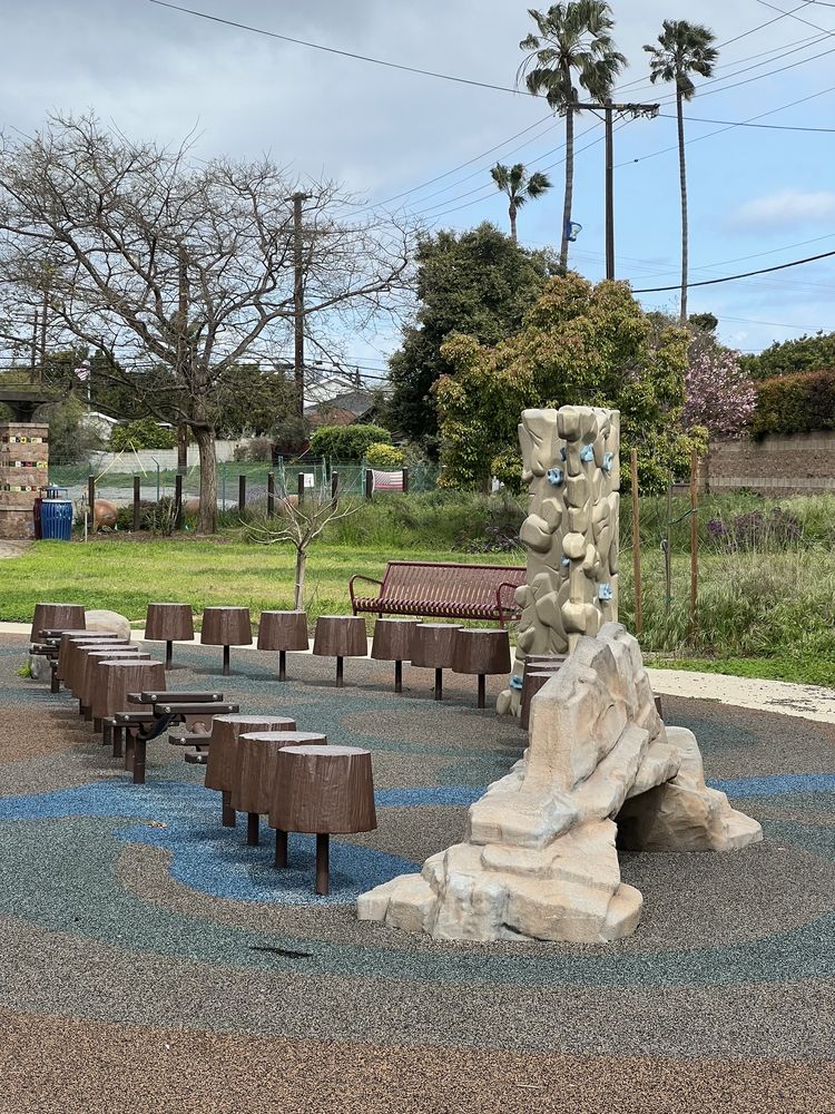 Seaside Heroes Park Logo