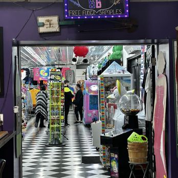 Pink Elephant Antique Mall - Antiques Near Me - Livingston, Illinois