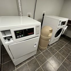 Holiday Inn Express Boston-Waltham - Laundry facilities