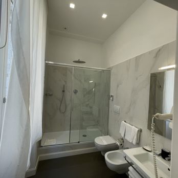 Rhea Silvia Luxury Rooms - Large bathroom - Bed & Breakfast Near Me - Rome, RM