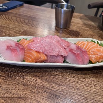 Sushi Time - Assorted sashimi (16pcs) $40 - Japanese Near Me - Martinez, California