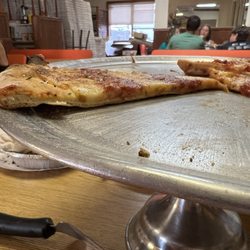 Phil's Famous Pizzeria - Look at the crust to cheese ratio.