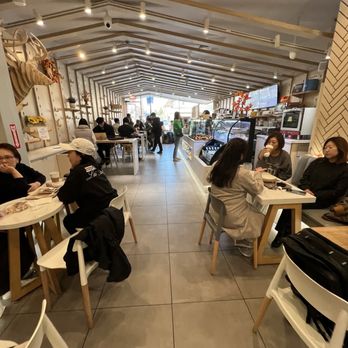 Cafe Auburndale - Inside - Coffee & Tea Near Me - Flushing, New York
