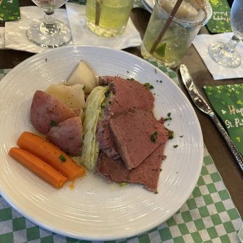 Canyons Grille - Corned beef and cabbage - Breakfast & Brunch Near Me - Corona, California Canyons Grille - Corned beef and cabbage - Breakfast & Brunch Near Me - Corona, California