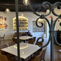 Sorelle - Interior dining area