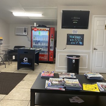 Splash Hand Car Wash - Inside of waiting area ... free WiFi. - Car Wash Near Me - Houston, Texas Splash Hand Car Wash - Inside of waiting area ... free WiFi. - Car Wash Near Me - Houston, Texas